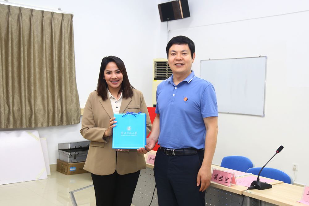 c6947f83370544d1a80759531d3bd706.jpg c6947f83370544d1a80759531d3bd706.jpg