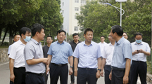 淮北市委书记、市长覃卫国调研学校文明创建工作